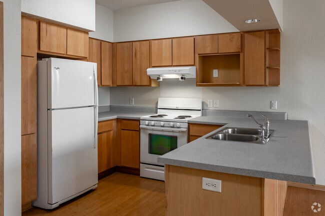 3BR, 2BA - 1,139SF - Kitchen - Sienna Green Apartments