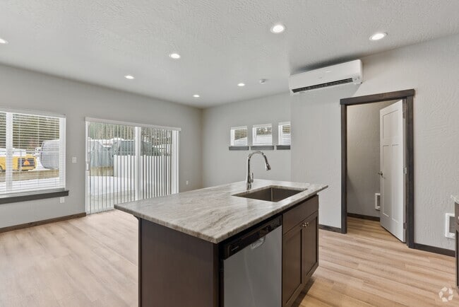 Building Photo - 6 7th St Rental