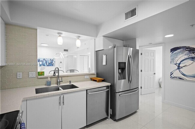 Photo - 529 E Sheridan St Unit 307