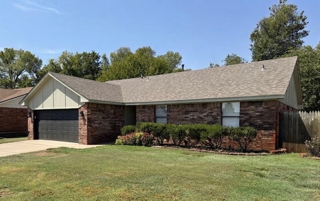 Building Photo - 1405 S Avery Dr