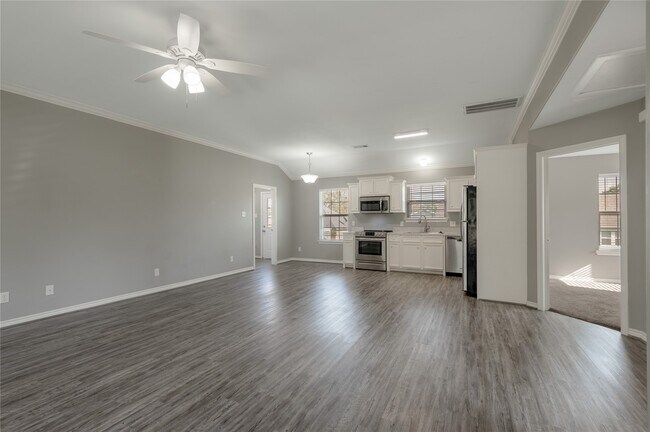 Photo - 100 Shorewood Dr