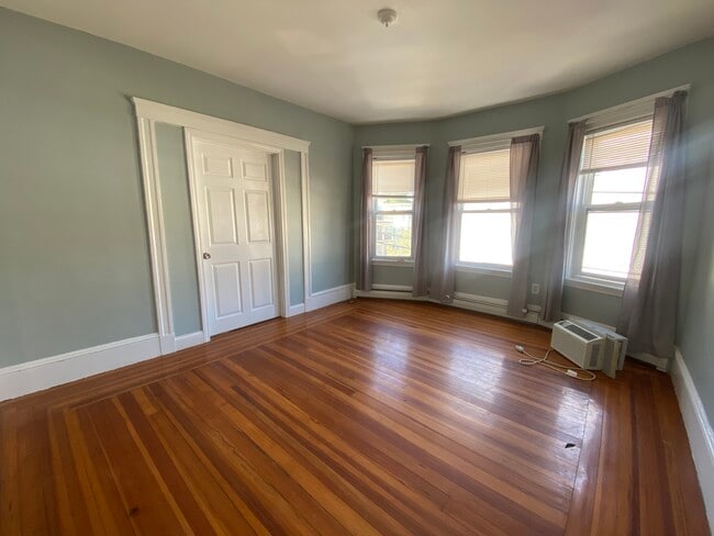 Photo - 49 Conwell Ave Unit #2