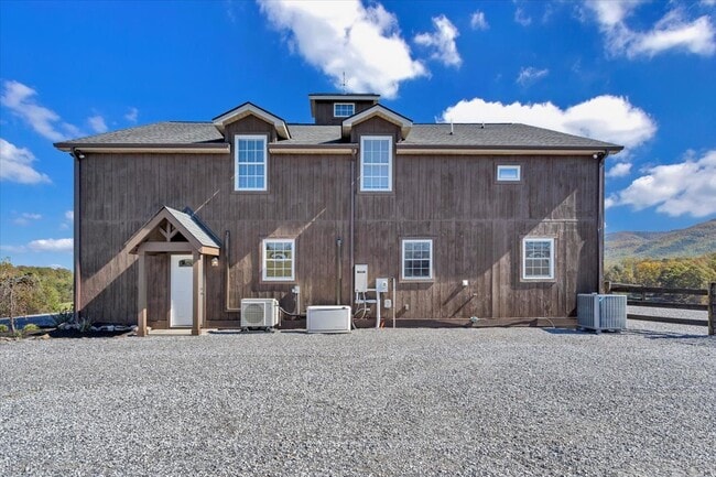 Photo - 1180 Longfield Rd