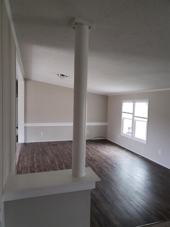 Photo - 325 E Jewett Ave