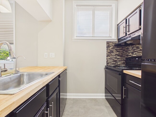 Photo - 1017 N Front St Unit Apt 1017A