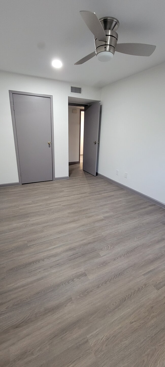 dormitorio 2 - 7142 N Holiday Dr Unidad Port Aux Prince N Holiday Drive