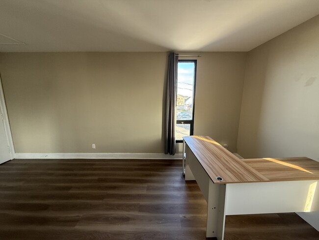 Photo - 400 Lutz St Unit 4