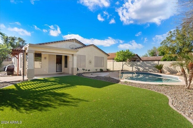 Photo - 440 N Roger Way