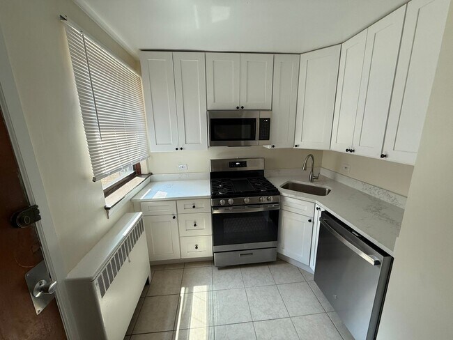 Photo - 7375 N Winchester Ave Unit 1W