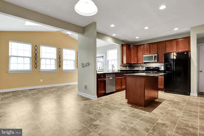 Photo - 515 Waterdale Dr