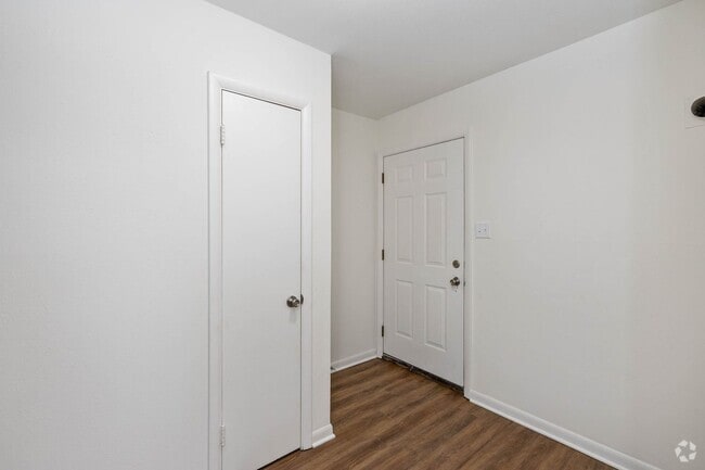 Building Photo - 2219-2221 Fairfax Road Unit 2221 Rental