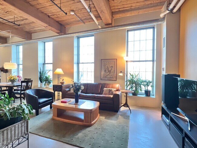 Building Photo - 35 Riverwalk Way Unit R114