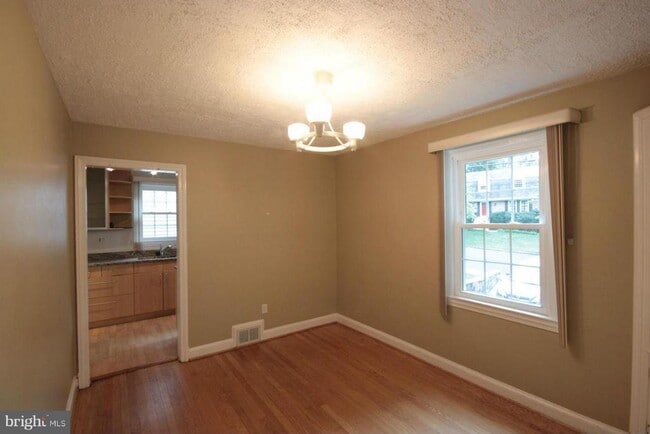 Photo - 3931 6th St S