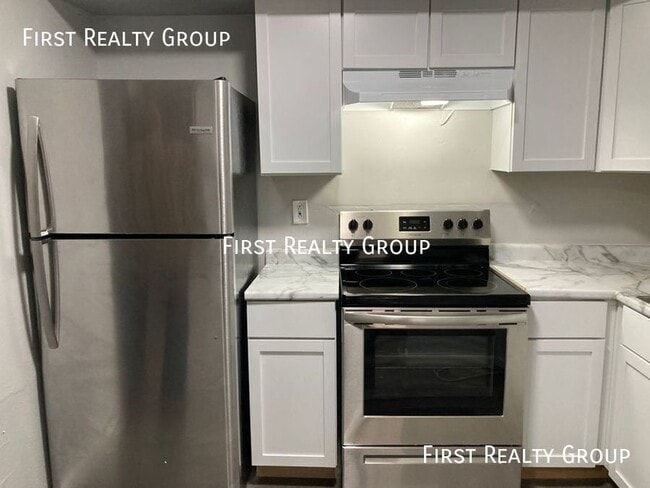 Photo - 305 N Broadway-#4 Unit #4