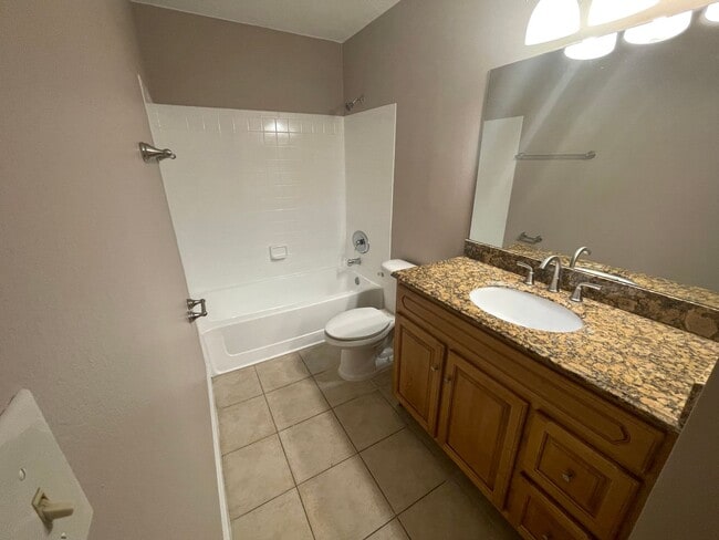 Photo - ALTAMONTE SPRINGS: Gated Community Oasis of Pearl Lake - 1 bed/1 bath, Ground Floor Unidad 106