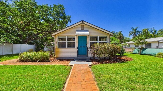 Building Photo - 5026 26th Ave S