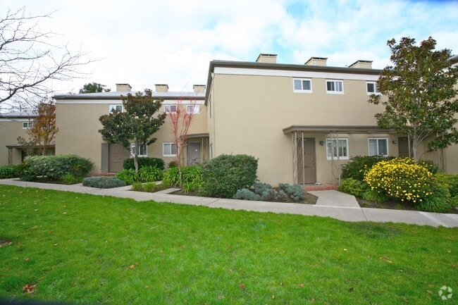 Building Photo - Hillsdale Garden Rental