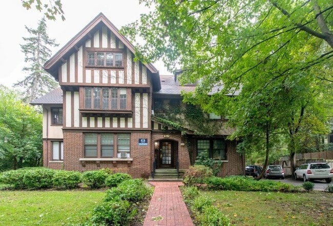 Building Photo - 1052 Baldwin-1052-H Unit 1052-H