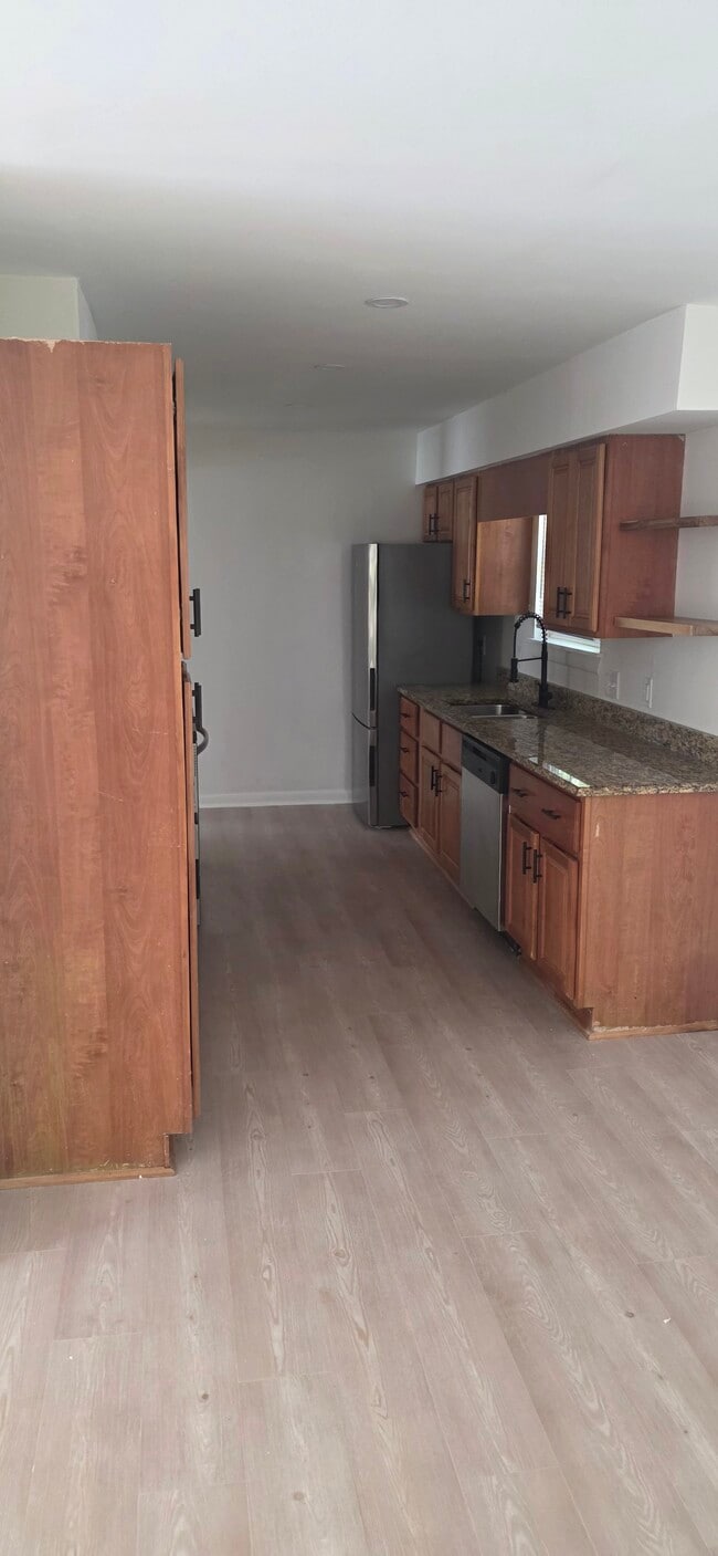 Kitchen - 2104 Greenoaks Rd Unit Greenoaks Commons