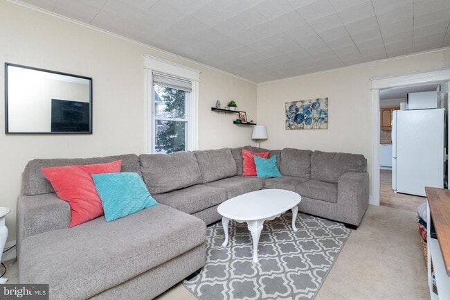 Building Photo - 10 E Linden Ave Unit A