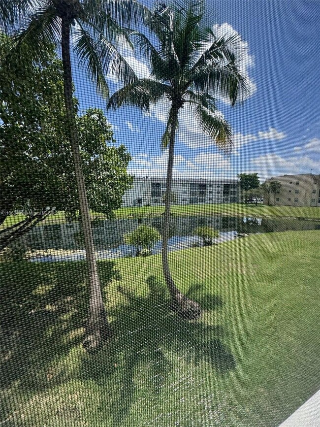 Photo - 8450 Sunrise Lakes Blvd Unidad 211 Rental