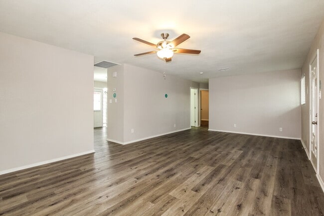 Photo - 5539 N 31st Dr