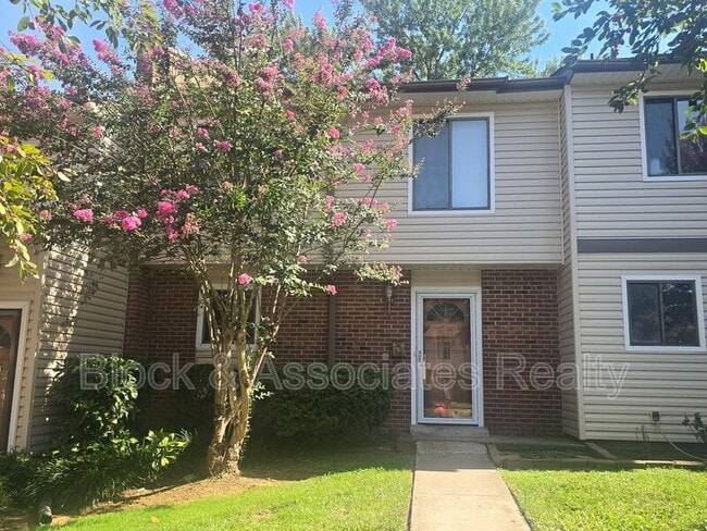 Building Photo - 1708 N Hamilton St Unit Apt E
