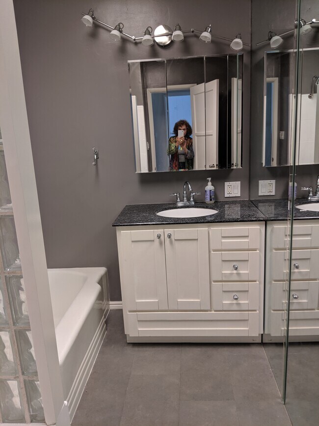 Photo - 4228 Greenbush Ave