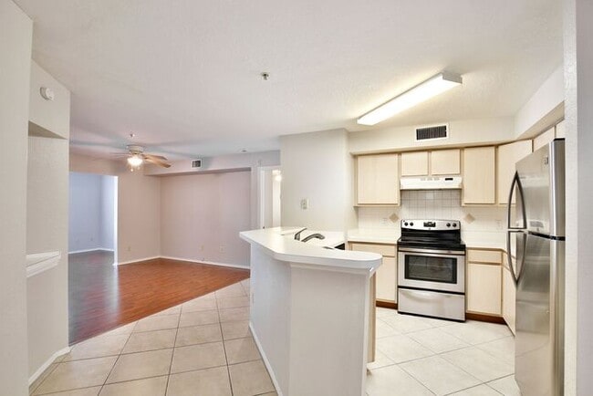 Gorgeous 2/2 Condo with Bonus Room for Office/Den in the Gated Community of Bona Vista - Altamont...