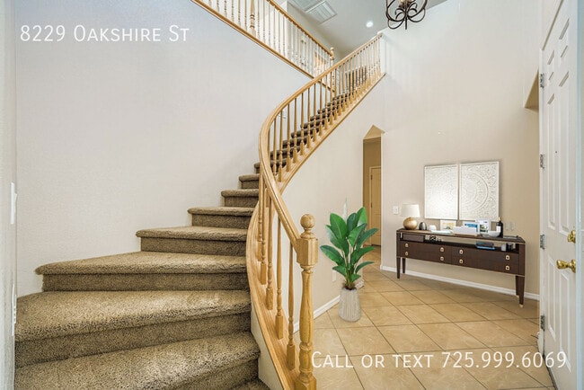 Photo - 8229 Oakshire St