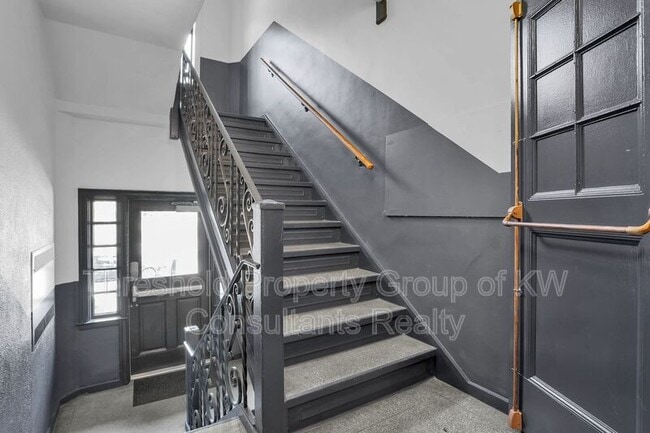 Photo - 451 E Town St Unit 107