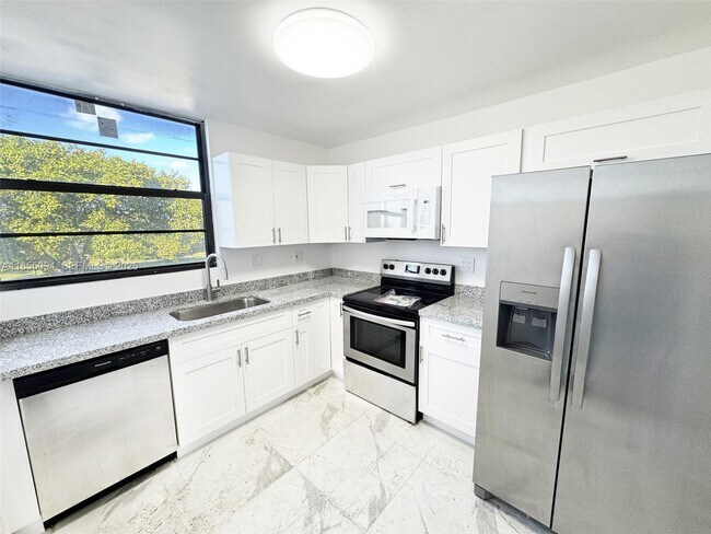 Building Photo - 1746 NW 55th Ave Unit 203