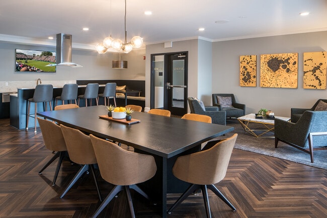 Onyx Edina