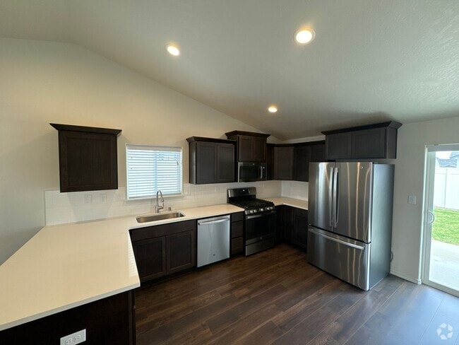 Building Photo - Move in special! Rental