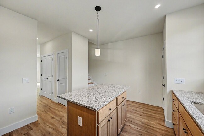 Photo - 212 Hull Ave