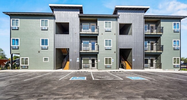 Building Photo - 630 NW Kingwood Ave Unit 302, 1 bed