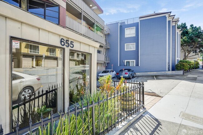 Photo - 655 Corbett Ave