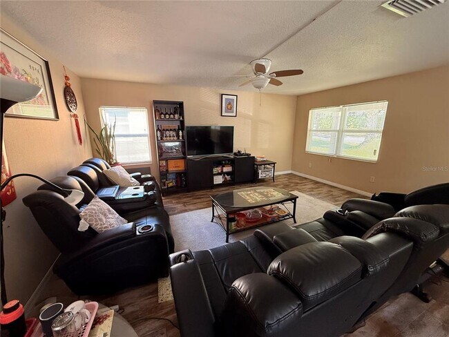 Photo - 8006 N 10th St