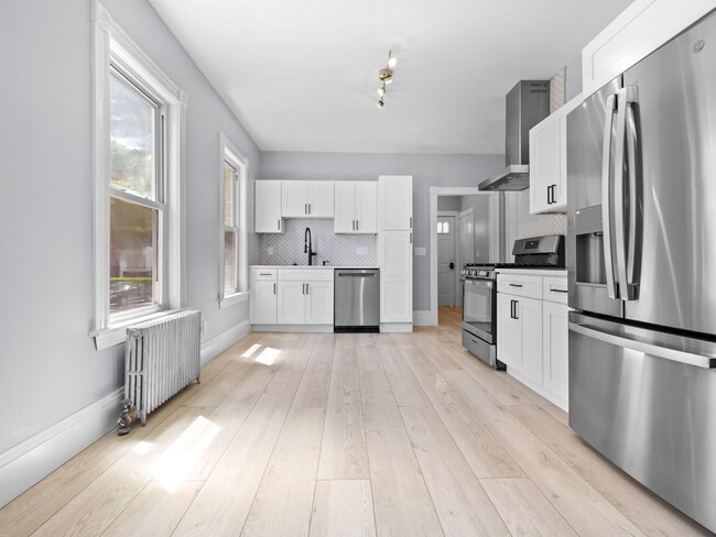 Building Photo - 344 Summer St Unit 3-bed 2-bath Rental