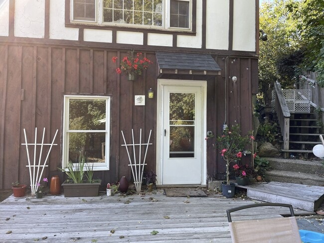 Building Photo - 8B Springfield Ct Unit 8 B