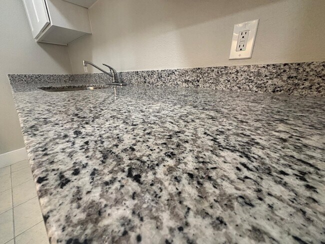 Photo - 1303 Philadelphia St Unidad 1