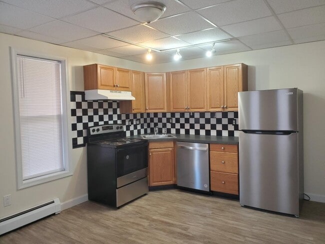 Building Photo - 21 Dubois St