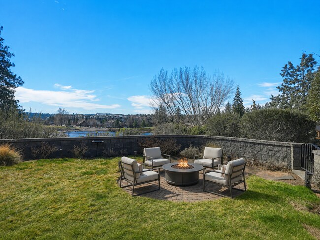 Photo - Beautiful 3-Bedroom Home Above Miller’s Landing with River and Mountain Vistas