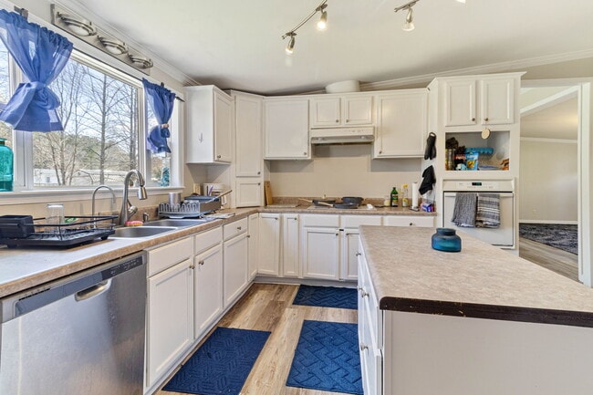 Photo - 214 Shipmans Pike