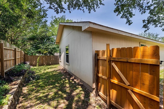 backyard - 8719 Davis Oaks Trl