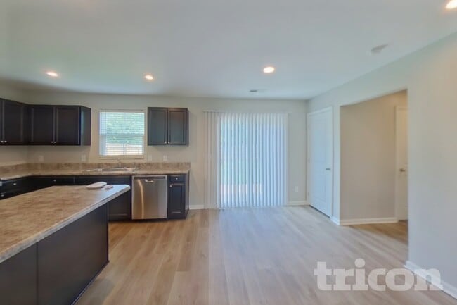 Photo - 120 Castlebrook Dr