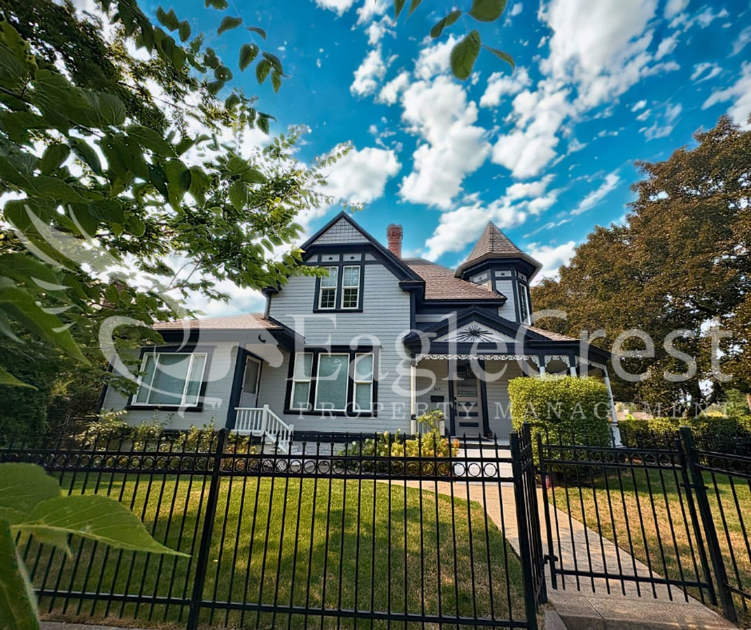 Photo - 345 E Birch St