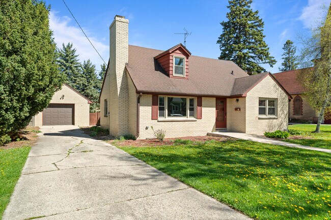 Building Photo - 11 S Church St