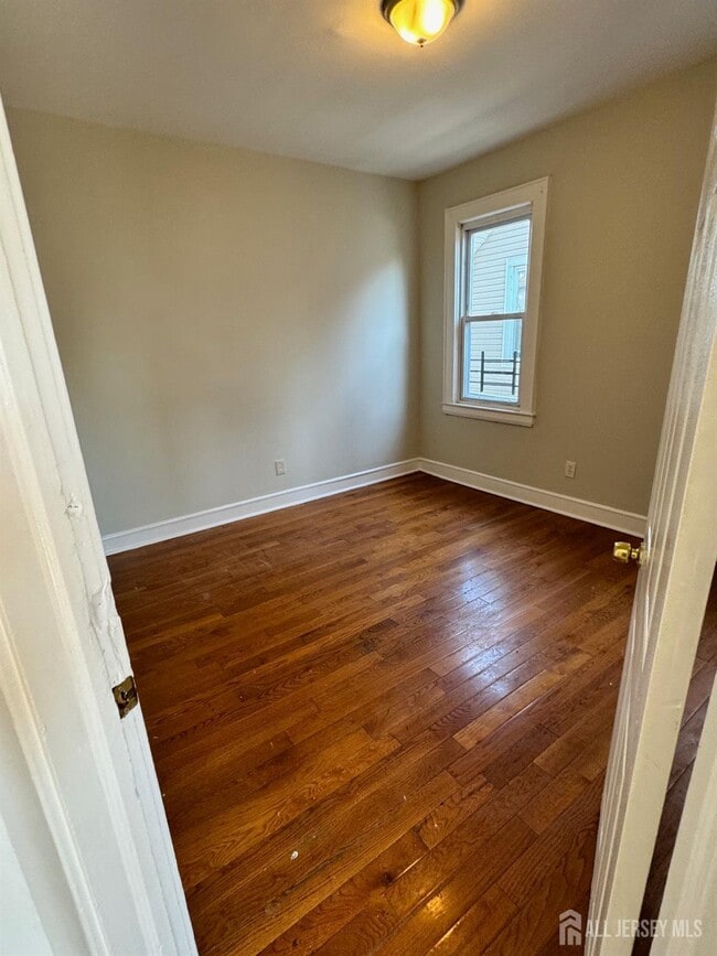 Photo - 123 University Pl