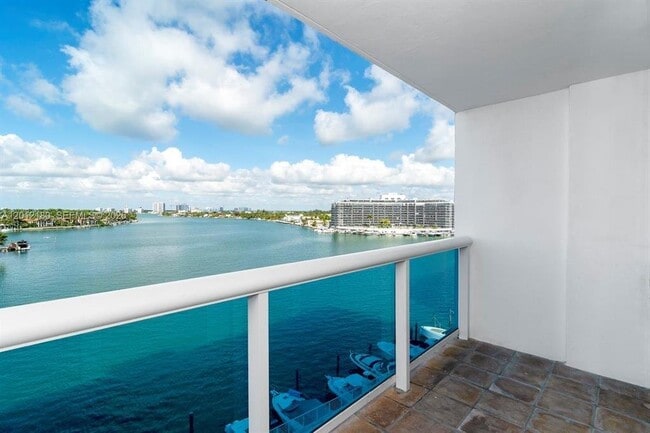 Building Photo - 6770 Indian Creek Dr Unit #8L